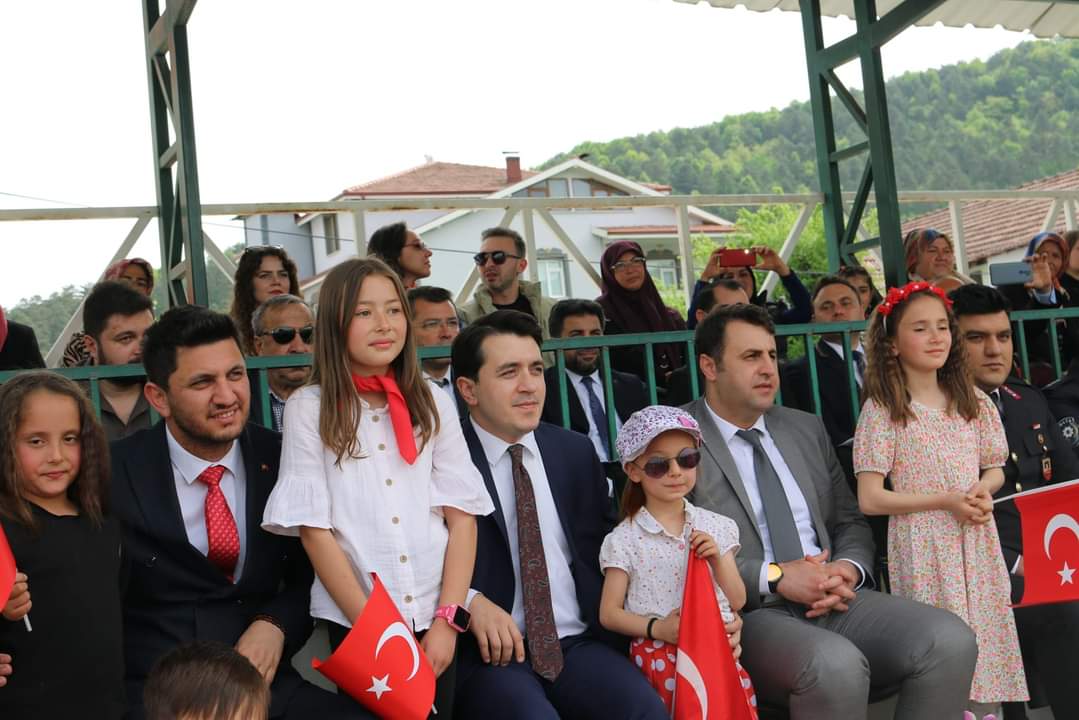 23 Nisan Ulusal Egemenlik ve Çocuk Bayramı, Yığılca Şehir Stadyumu'nda coşkulu bir törenle kutlandı.